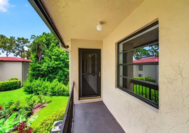 Homes for sale in Boca Raton, FL | 8460 Casa Del Lago, Boca Raton, FL 33433 | MLS# B26046019
