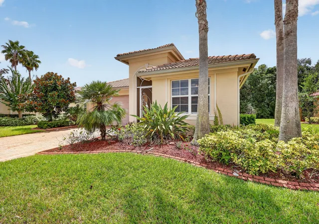 Photo 3 of Single family home for sale at 6311 Astor Pl, Vero Beach, FL 32966 | MLS# B26046124 | Listing updated on 2026-10-01