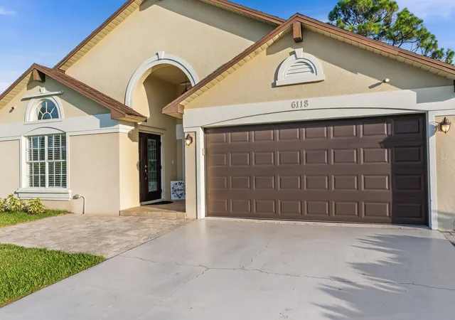 3rd image of 6118 Pompano St, Jupiter, FL 33458 | MLS# B26046147