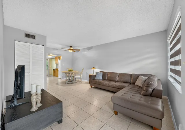 Listing Photo 4 - Condo for sale in building located at 251 Nw 76Th Ave, Margate, FL 33063 - Unit #105