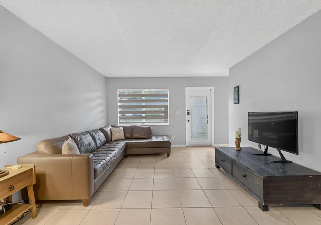 Listing Photo 5 - Condo for sale in building located at 251 Nw 76Th Ave, Margate, FL 33063 - Unit #105