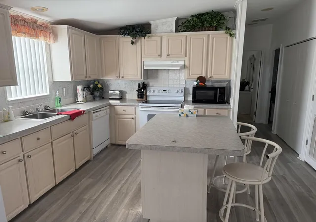 Photo 3 of Manufactured home for sale at 6615 Spanish Lakes Blvd, Fort Pierce, FL 34951 | MLS# B26046207 | Listing updated on 2026-09-29