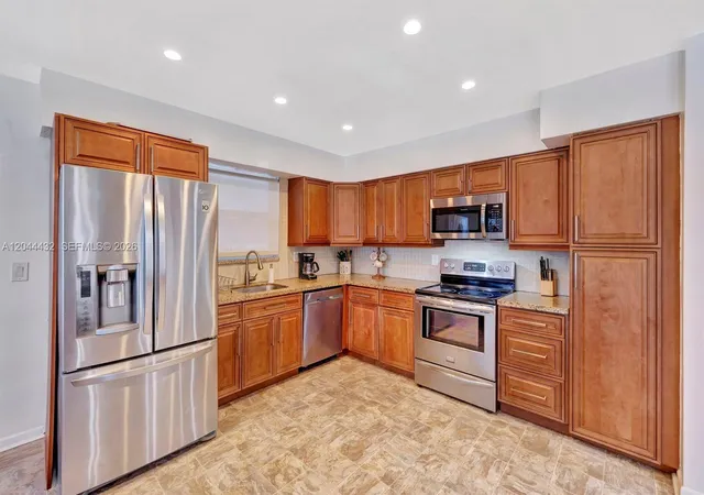 2nd image of 45 Se 14th St, Dania, FL 33004 | MLS# A12044432