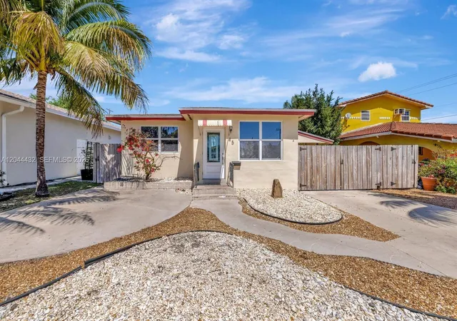 4th image of 45 Se 14Th St, Dania, FL 33004 | MLS# A12044432