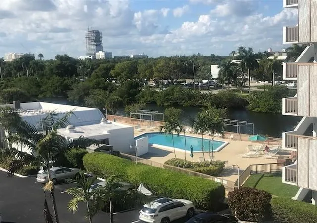 2nd image of 3475 N Country Clb Dr, Miami, FL 33180