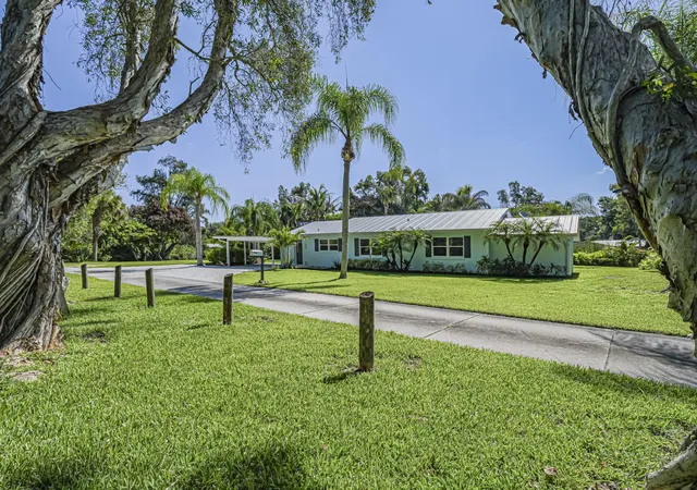 Photo 2 of Single family home for sale at 450 28th Court, Vero Beach, FL 32968 | MLS# B26046268 | Listing updated on 2026-09-23