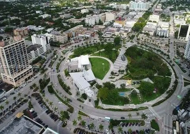 17th image of 1938 Pierce St, Hollywood, FL 33020 | MLS# A12044505