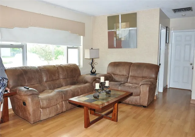 4th image of 5630 Sw 55Th Ave, Davie, FL 33314 | MLS# A12044552