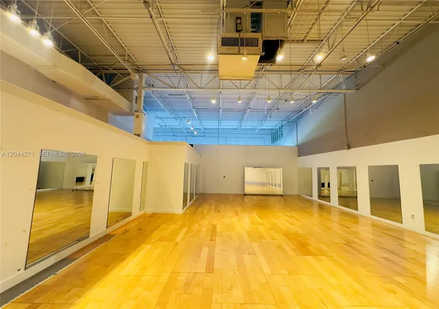 3rd image of 3501 Ne 163Rd St, North Miami Beach, FL 33160 | MLS# A12044271