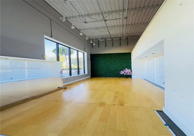 4th image of 3501 Ne 163Rd St, North Miami Beach, FL 33160 | MLS# A12044271