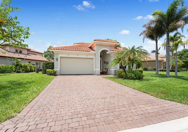 Photo 2 of Single family home for sale at 910 Sw Palm Cvs Dr, Palm City, FL 34990 | MLS# B26046495 | Listing updated on 2026-09-23