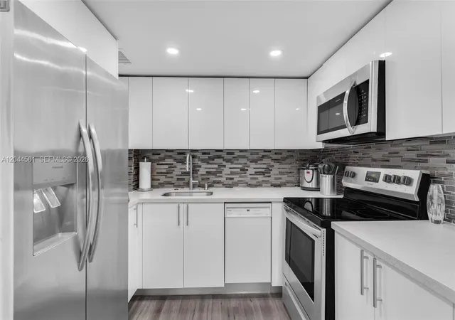 4th image of 7441 Wayne Ave #10H, Miami Beach, FL 33141 | MLS# A12044581