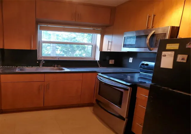 4th image of 10074 E Bay Harbor Dr #74A, Bay Harbor Islands, FL 33154 | MLS# A12044141