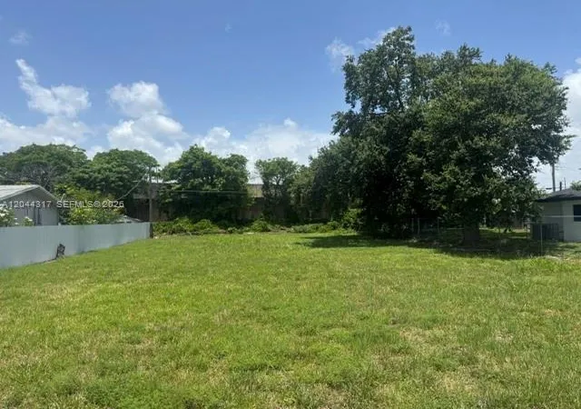 2nd image of 10420 Nw 6 Ave, Miami, FL 33150 | MLS# A12044317
