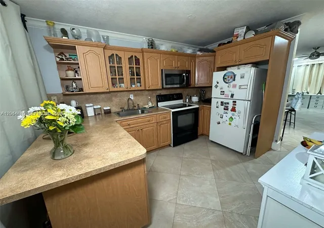 4th image of 11537 Sw 6Th St, Sweetwater, FL 33174 | MLS# A12044885
