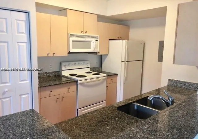 Homes for sale in Miramar, FL | 2493 Centergate Dr #204, Miramar, FL 33025 | MLS# A12045106