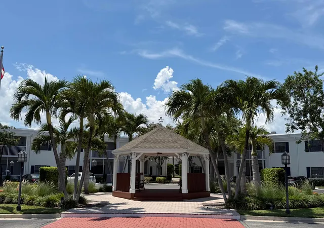 2nd image of 180 Cypress Clb Dr, Pompano Beach, FL 33060