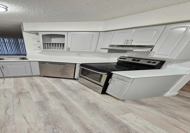 Listing Photo 5 - Condo for sale in building located at 118 Lake Emerald Dr, North Lauderdale, FL 33309 - Unit #107