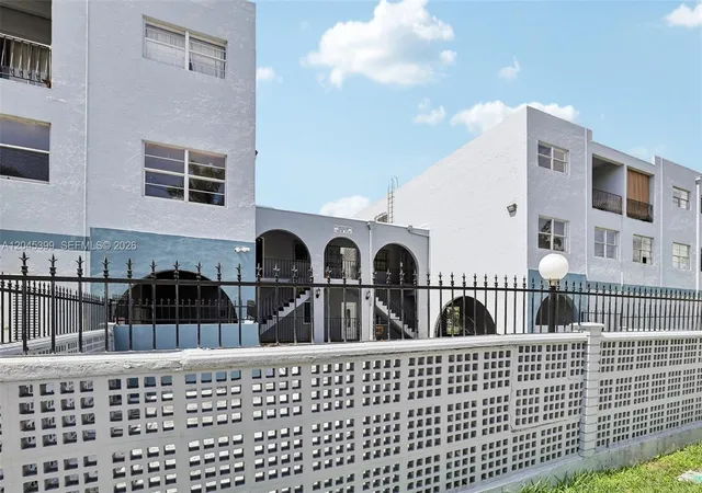 Homes for sale in Hialeah, FL | 1300 W 53rd St #25, Hialeah, FL 33012 | MLS# A12045399