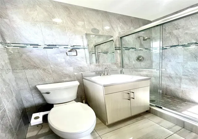 13th image of 611 Ne 171st St, North Miami Beach, FL 33162 | MLS# A12045451