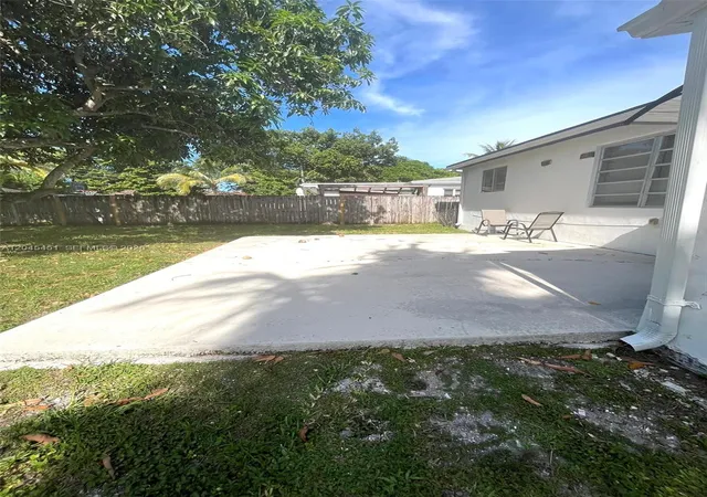 5th image of 611 Ne 171St St, North Miami Beach, FL 33162 | MLS# A12045451