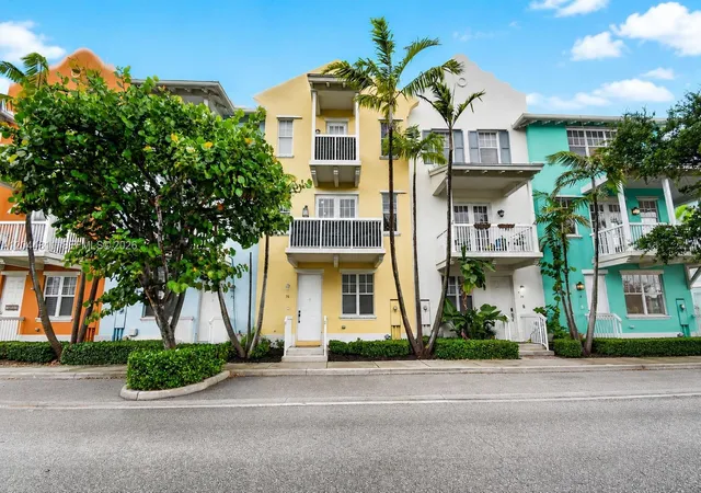 2nd image of 810 N 3rd Ave #N 76, Lake Worth Beach, FL 33460 | MLS# A12044811