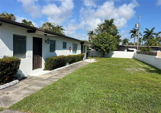 1st image of 809 Ne 2nd St #12, Hallandale Beach, FL 33009 | MLS# A12045656