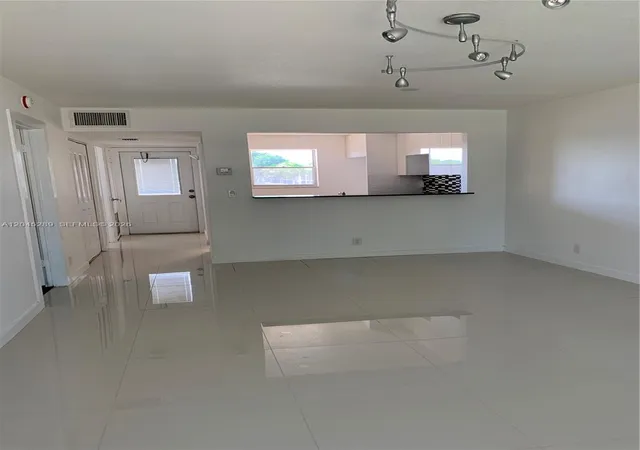 3rd image of 201 Berkley Rd #204, Hollywood, FL 33024 | MLS# A12045289