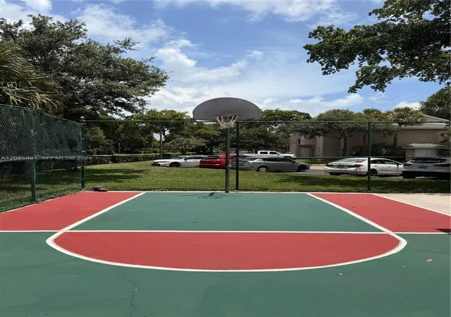 Homes for sale in Pembroke Pines, FL | 2361 Nw 96th Terrace, Pembroke Pines, FL 33024 | Houzeo