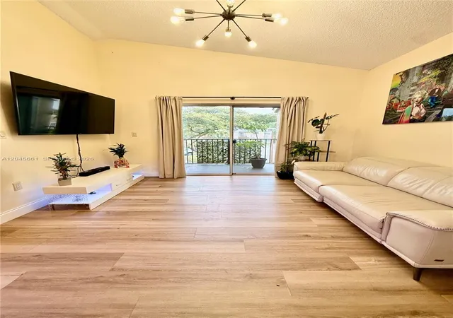 Homes for sale in Pembroke Pines, FL | 2361 Nw 96Th Ter, Pembroke Pines, FL 33024