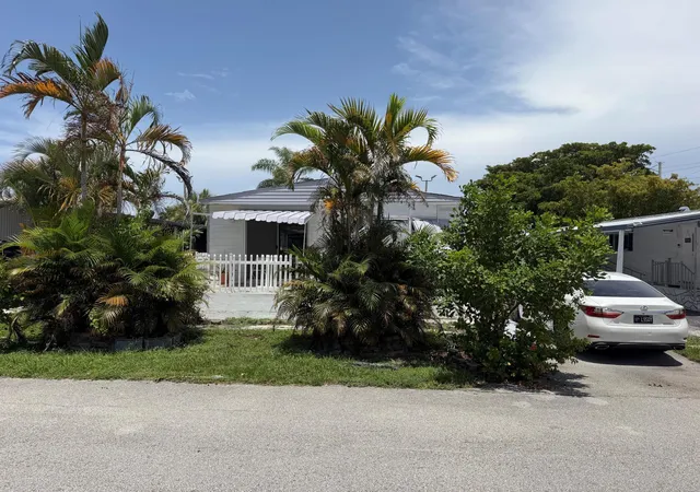 Photo 3 of Manufactured home for sale at 5300 Sw 22nd Avenue, Fort Lauderdale, FL 33312 | MLS# B26047086 | Listing updated on 2026-09-29