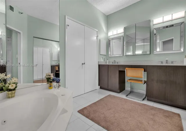 2nd image of 19101 Mystic Pointe Dr, Ojus, FL 33180