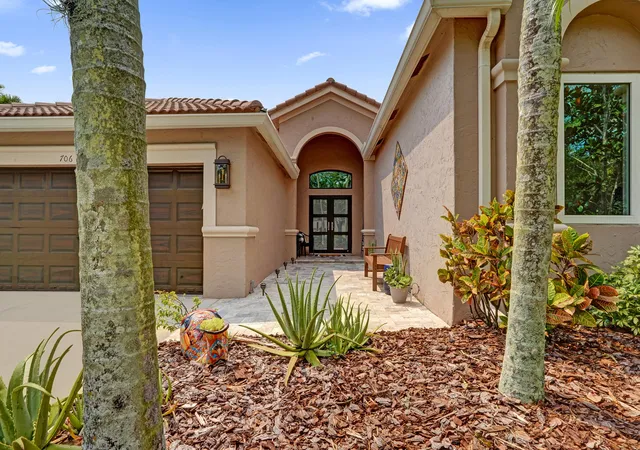 Photo 3 of Sale Pending at 706 Tulip Cir, Weston, FL 33327 | MLS# B26047150 | Listing updated on 2026-09-16