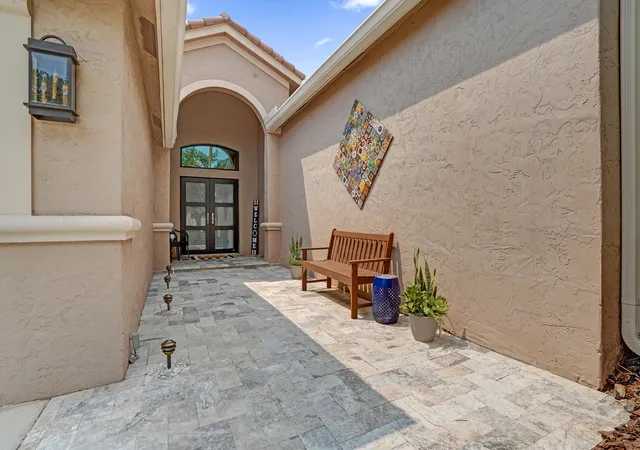 Photo 3 of Sale Pending at 706 Tulip Cir, Weston, FL 33327 | MLS# B26047150 | Listing updated on 2026-09-16