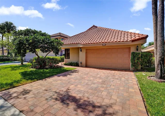 Homes for sale in Plantation, FL | 9355 Nw 18th Pl, Plantation, FL 33322 | MLS# A12042403