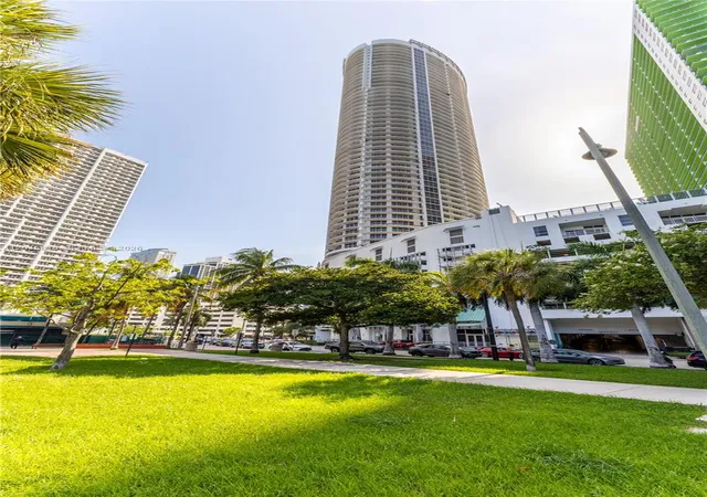 Homes for sale in Miami, FL | 1750 N Bayshore Drive, Miami, FL 33132 | Houzeo