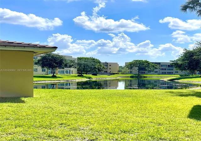 Homes for sale in Tamarac, FL | 5980 Nw 64th Avenue, Tamarac, FL 33319 | Houzeo