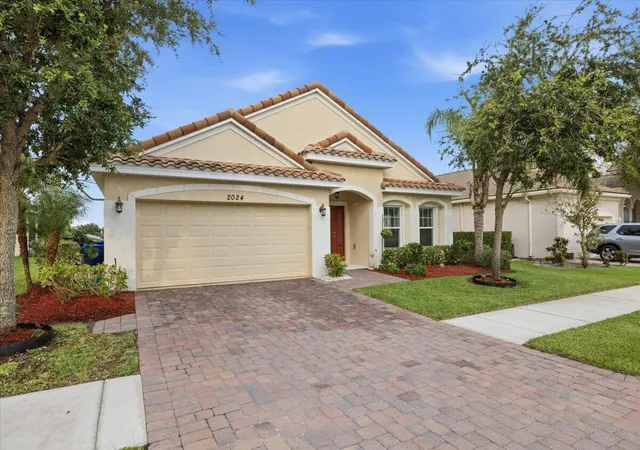 Photo 3 of Single family home for sale at 2024 Albany Ter Sw, Vero Beach, FL 32968 | MLS# B26047335 | Listing updated on 2026-09-23