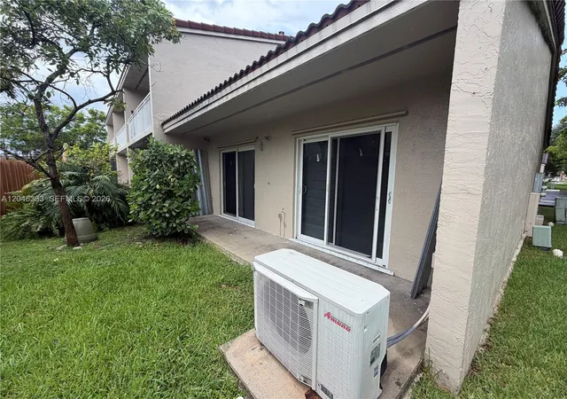 Homes for sale in Miami Lakes, FL | 6718 Nw 166th Terrace, Miami Lakes, FL 33014 | Houzeo