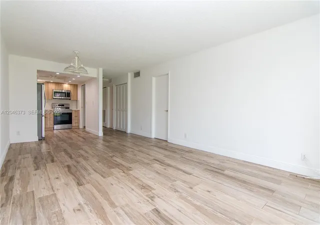 4th image of 8900 Washington Blvd #117, Pembroke Pines, FL 33025 | MLS# A12046373