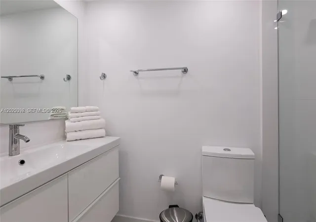10th image of 5445 Collins Ave, Miami Beach, FL 33140 | MLS# A12029398