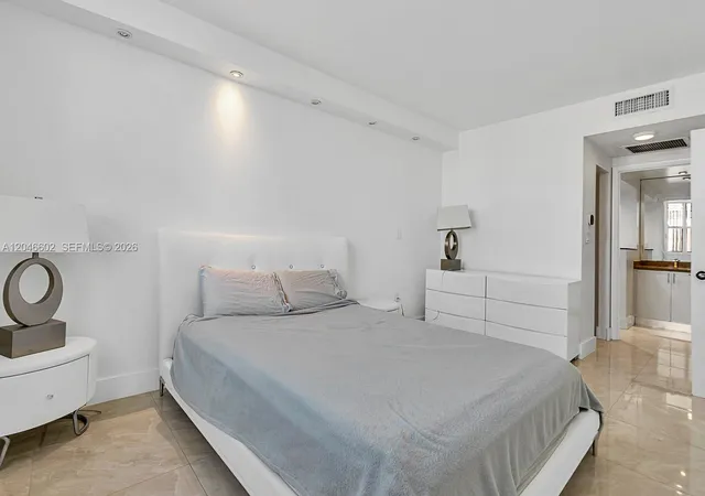 22nd image of 300 Bayview Dr #1709, Sunny Isles Beach, FL 33160 | MLS# A12046602