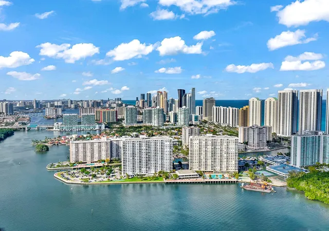 3rd image of 300 Bayview Dr #1709, Sunny Isles Beach, FL 33160 | MLS# A12046602
