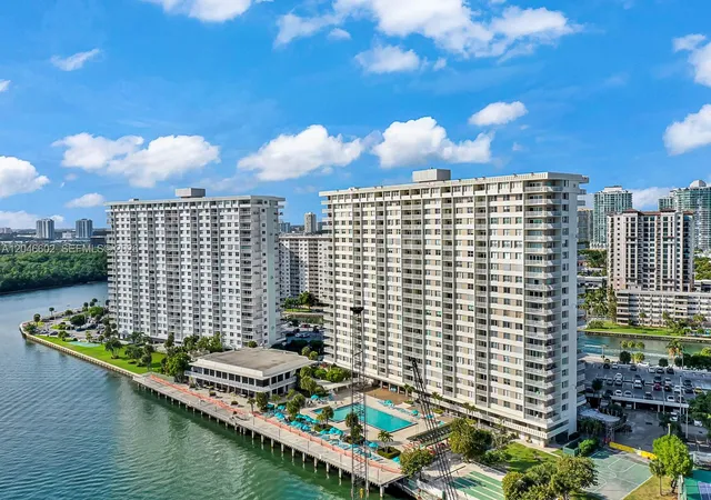 5th image of 300 Bayview Dr #1709, Sunny Isles Beach, FL 33160 | MLS# A12046602