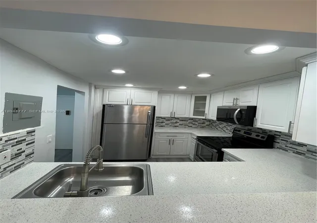 5th image of 13685 Ne 10Th Ave, Miami, FL 33161