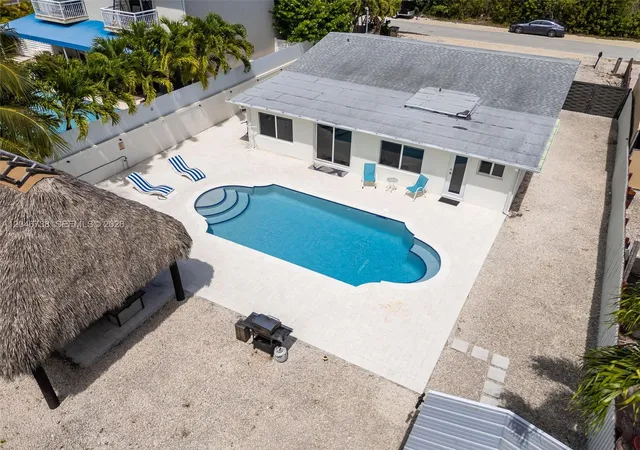 2nd image of 16 Fishermans Trl, Key Largo, FL 33037 | MLS# A12046738