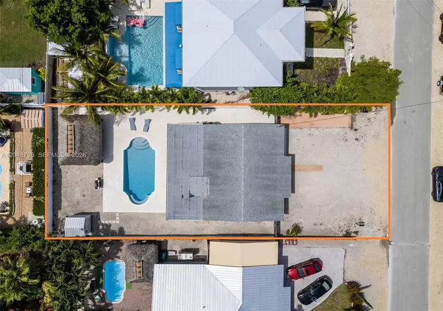3rd image of 16 Fishermans Trl, Key Largo, FL 33037 | MLS# A12046738