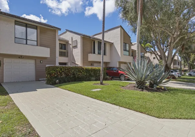 Photo 2 of Townhouse for sale at 6024 Glendale Dr, Boca Raton, FL 33433 | MLS# B26047656 | Listing updated on 2026-10-08