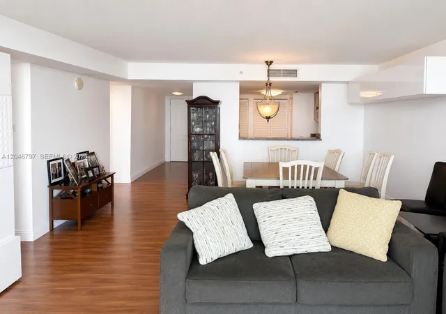 3rd image of 2101 Brickell Ave #1501, Miami, FL 33129 | MLS# A12046797