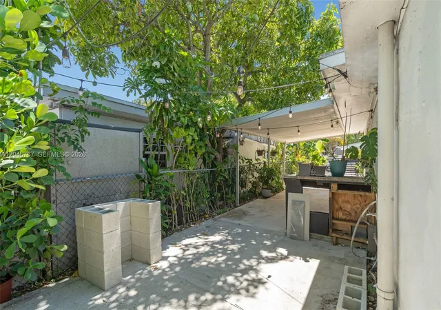 Homes for sale in North Miami Beach, FL | 13625 Ne 20th Pl, North Miami Beach, FL 33181 | MLS# A12046767